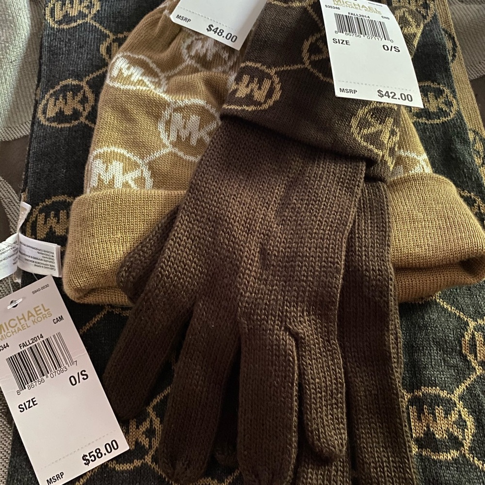 NWT Michael Kors MK Signature Hat Glove and Scarf